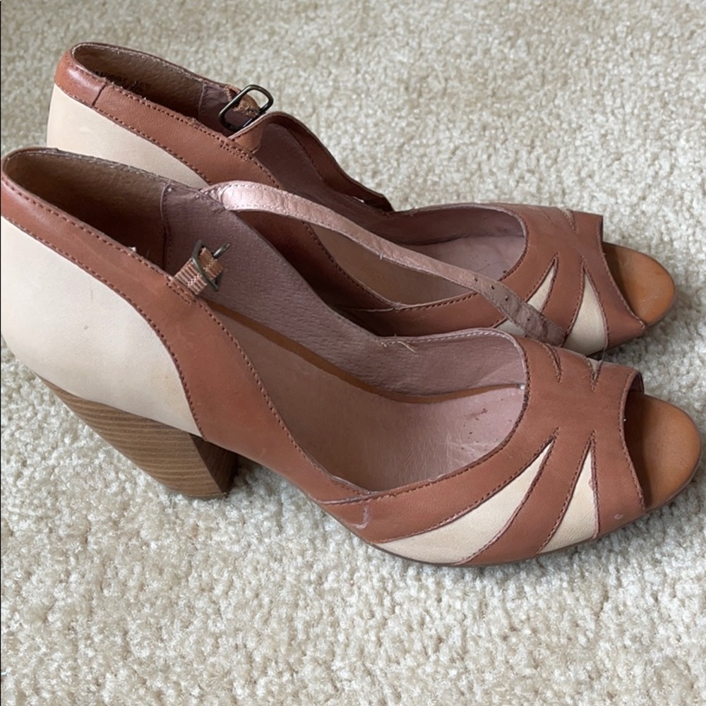 Size 8.5 Miz Mooz NYC heels